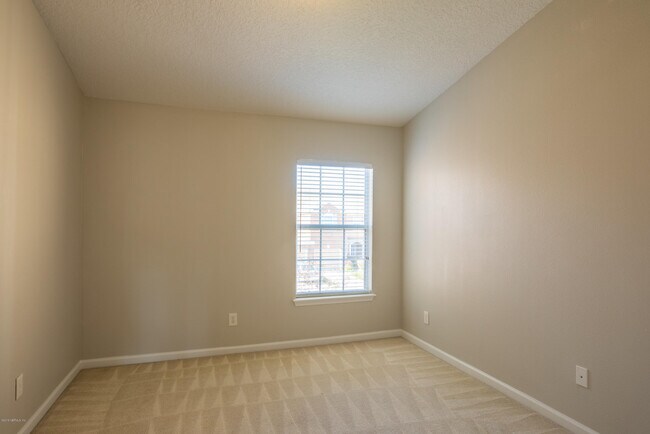 Building Photo - 13292 Stone Pond Dr