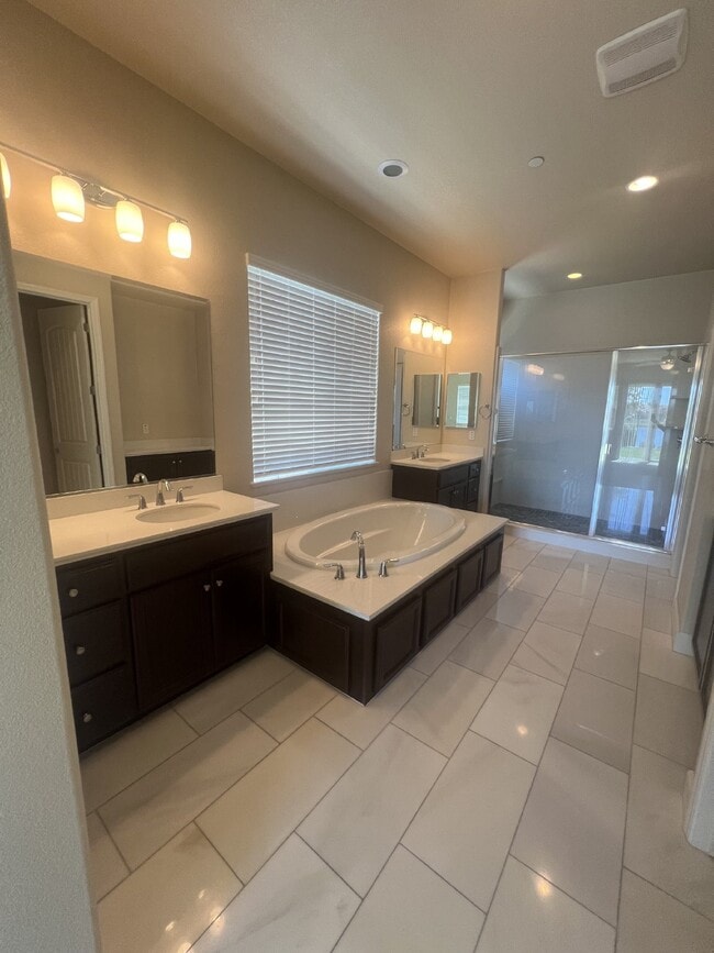 Building Photo - Stunning 4-Bed Lake View Home with Hardwood Floors