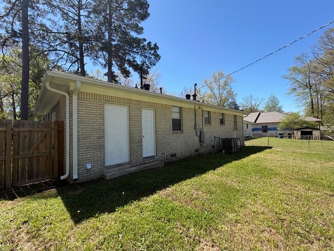 Building Photo - 7720 Bradley Dr