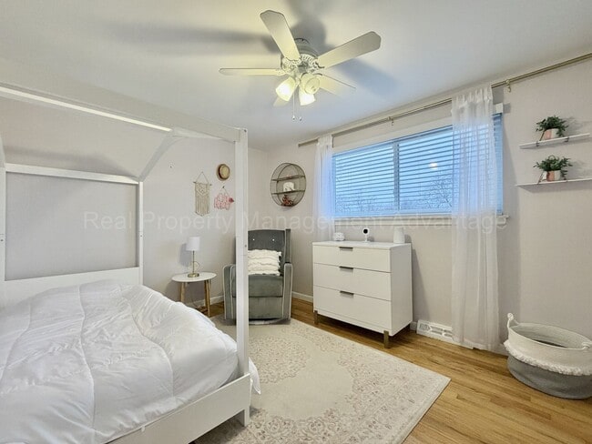 Building Photo - Spacious 4-Bedroom Minutes from Birmingham