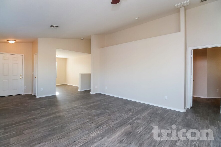 Building Photo - 1602 S 65th Glen