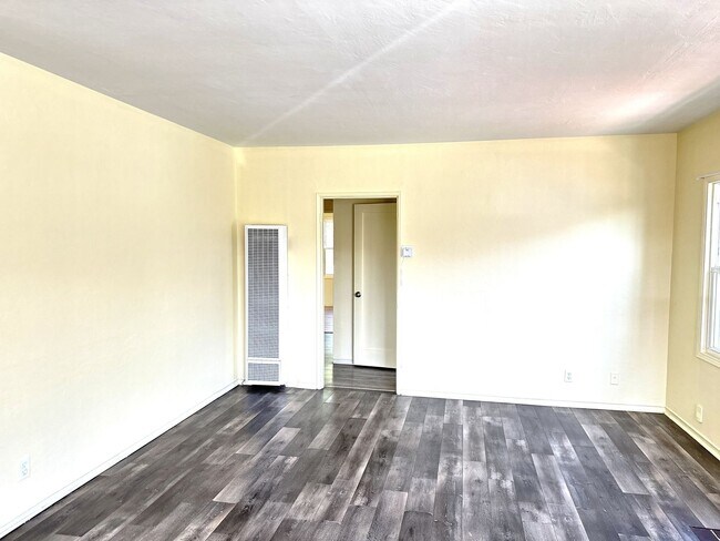 Building Photo - 2 BED/1 BATH/Home For RENT! Cozy, and Char...