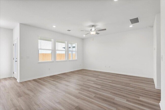 Building Photo - 5800 Beverly Pr Rd