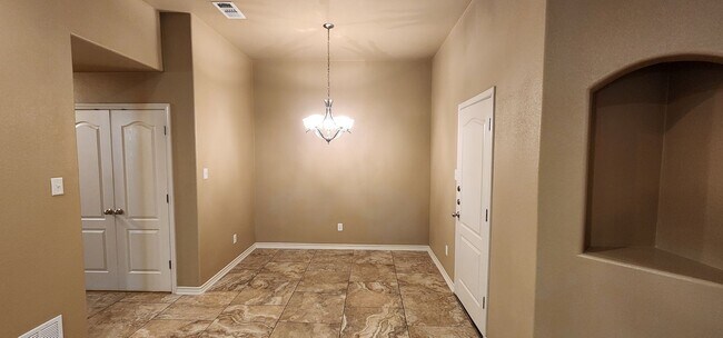 Building Photo - Beautiful 2 bed/2 bath near Clear Creek gate Available 8/13