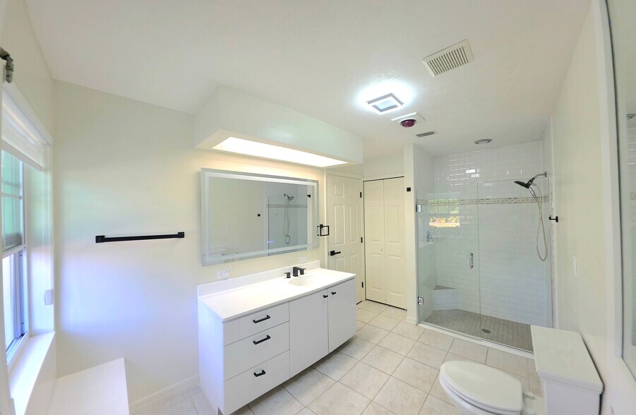 Building Photo - 3520 SE 10th Pl