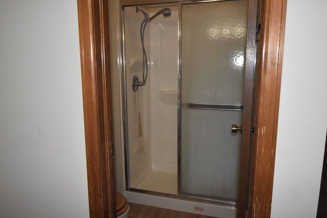 Building Photo - GREAT 3 BEDROOM/2 BATHROOM TOWNHOME WITH NEW PAINT & FLOORING. AVAILABLE 5/23.