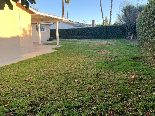 Building Photo - Newly Remodeled 3 Br 2 Ba Home in West Hills