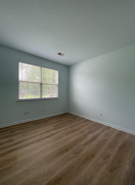 Building Photo - "Charming 3 Bed, 2 Bath Mauldin Home - Perfect for Your Family!"