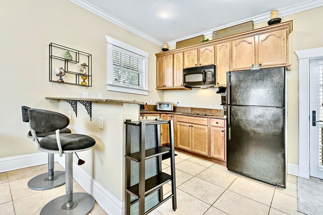 Building Photo - 1301 W Horatio St