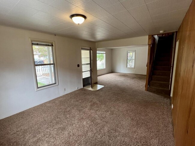 Building Photo - 711 SW I St