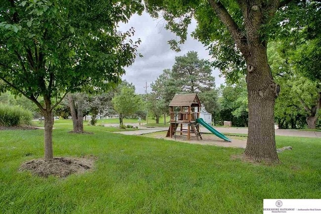 Building Photo - 1901 Winnie Dr