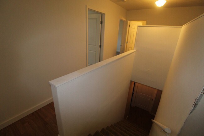 Building Photo - 623 E Sanson Ave