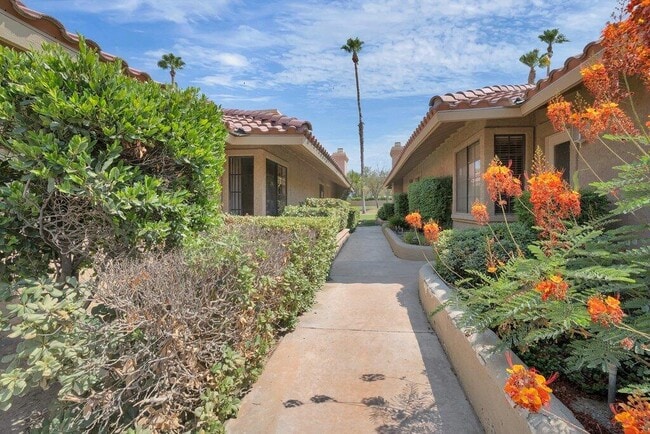 Building Photo - 77623 Woodhaven Dr S