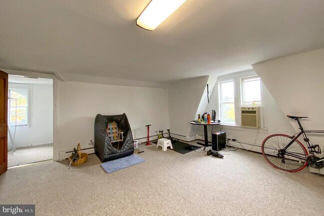 Building Photo - 10 Princeton Ave