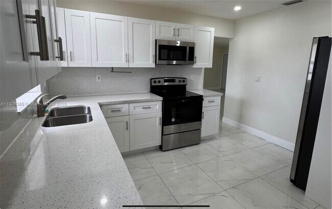 Building Photo - 6830 Tyler St