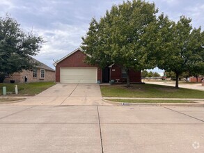 Building Photo - 4 Bedroom, 2 Bath Corner Lot House in Burl...