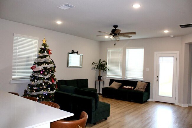 Building Photo - 174 Gullivers Dr