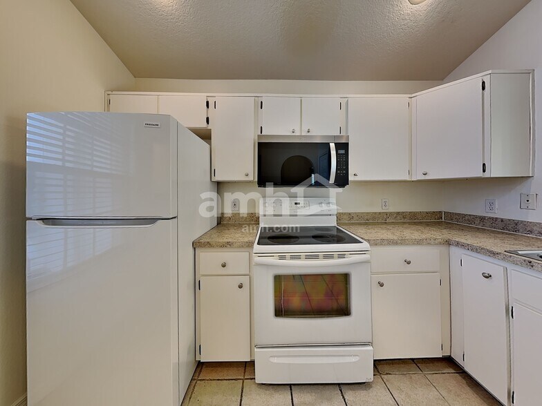 Building Photo - 256 Daniels Pointe Dr