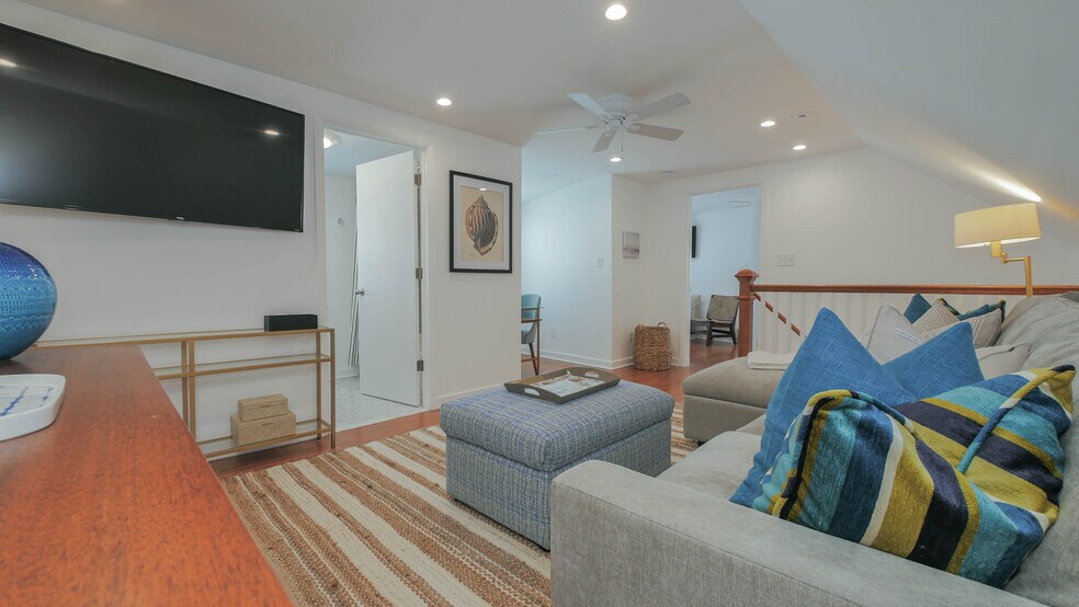 Building Photo - 12 N Delavan Ave