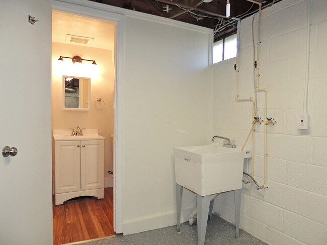 Building Photo - 245 E 262nd St