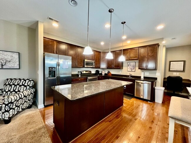 Building Photo - Executive corporate rental features commun...