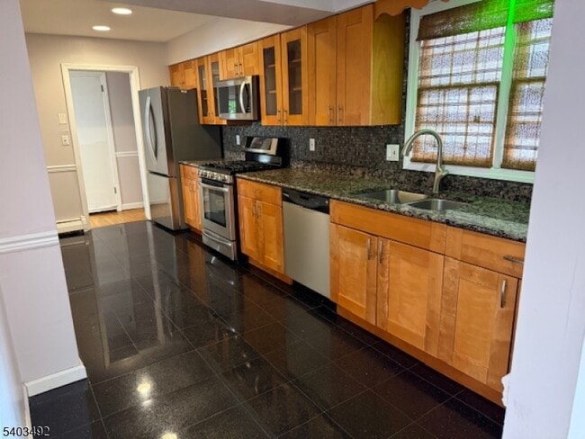 Building Photo - 134 Oak St