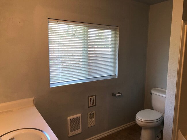 Building Photo - 1 bedroom apartment in Springfield!