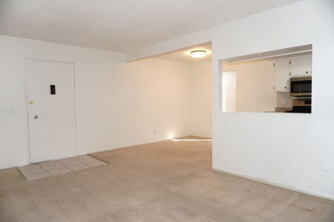 Building Photo - COMING SOON 9/1/2026 DOWNTOWN 1ST FLOOR REHABED 3/2