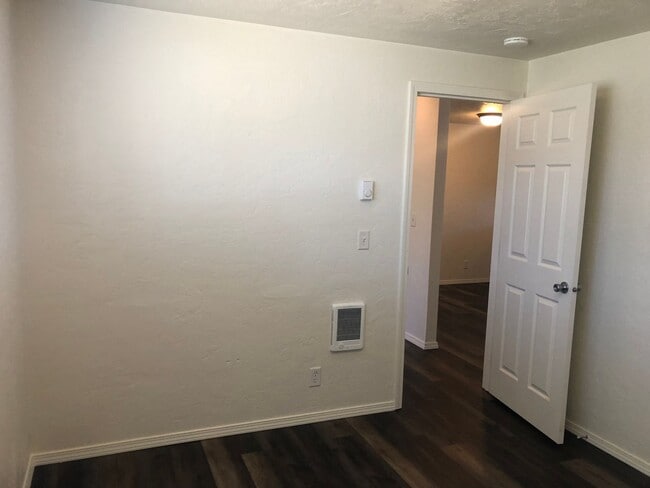 Building Photo - Freshly updated 2 bedroom 1 bathroom duplex with garage!