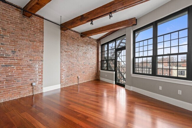 Building Photo - 126 N Washington St