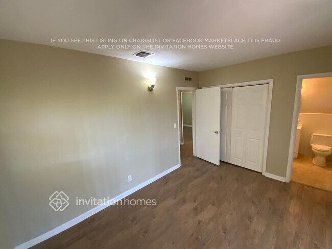 Building Photo - 126 S 11th St