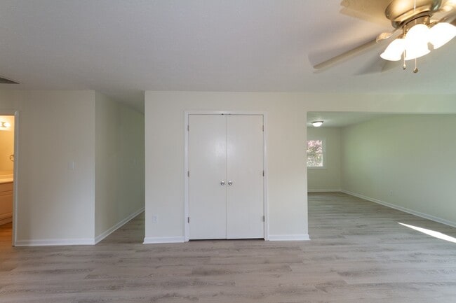 Building Photo - Updated 3 bedroom 1.5 bath home in desirab...