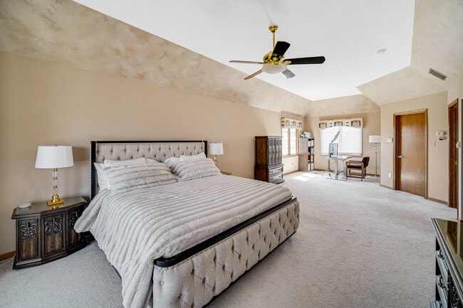 Building Photo - 15538 Royal Glen Ct