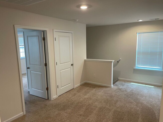 Building Photo - Complimentary Rent for a July ONLY Move in...