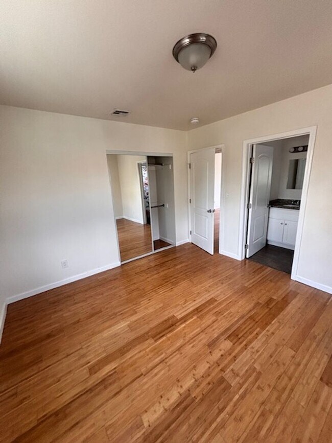 Building Photo - 1828-1828 Montrose St