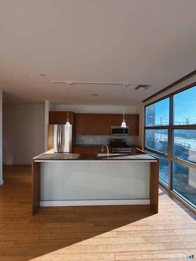 Building Photo - 33 N Water St