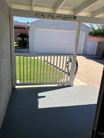 Back Porch - 14024 Premiere Ave