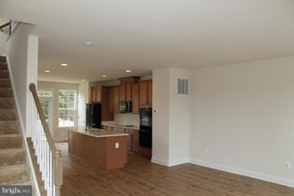 Building Photo - 10665 Hinton Wy