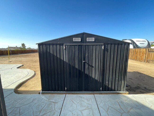 Building Photo - Apple Valley Home in The Vineyards- 3 Bedrooms, 2 Bathrooms, 2 Car Garage, New Flooring