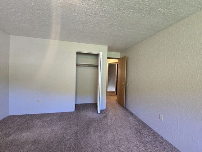 Building Photo - 124 NE Atkinson Ct