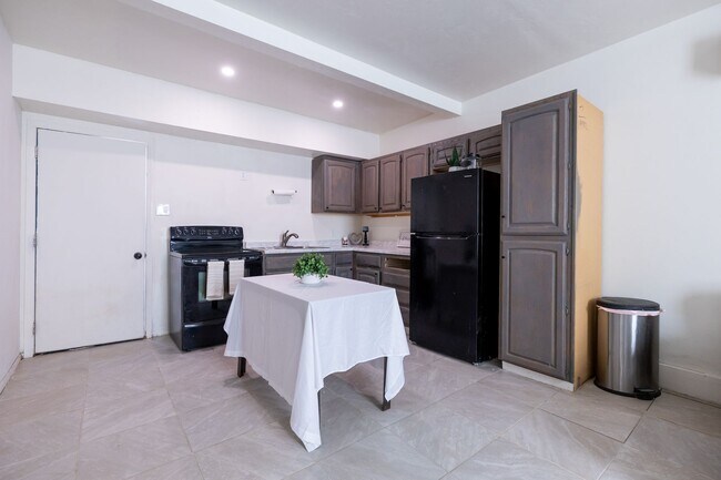 Building Photo - Tour this Private Marana Casita Today! Uni...