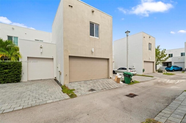Building Photo - 6658 NW 102nd Path