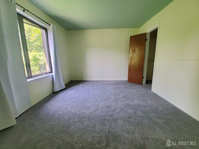Building Photo - 65 Diamond Ln