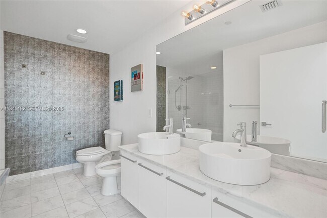 Building Photo - 888 Biscayne Blvd