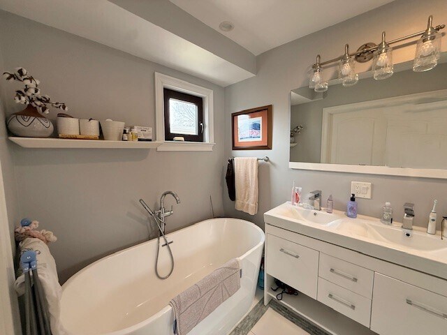 Building Photo - 3 Village St