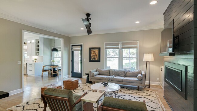 Building Photo - Modern Remodeled 4 Bedroom Rental Home in Brentwood