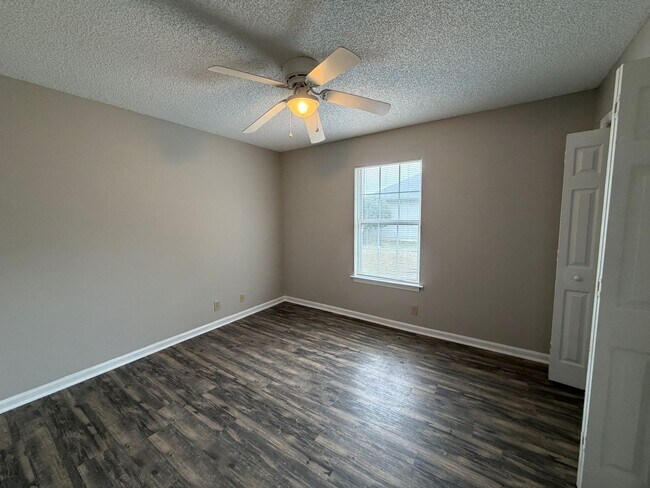 Building Photo - 401 Wild Grape Dr