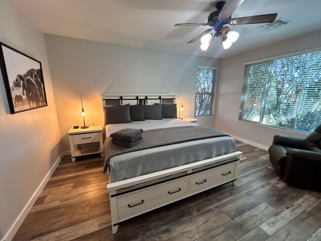 Building Photo - Beautiful fully furnished 4-bedroom, 2.5-bath home located near downtown Gilbert!