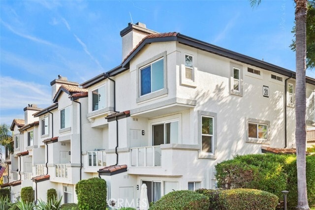 Building Photo - 30902 Club House Dr