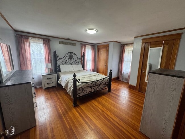 Building Photo - 2 Brook St